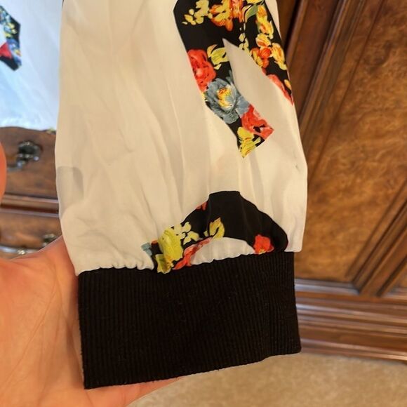 Lush woman’s long sleeve blouse with letters and flowers all of the top - Picture 7 of 7